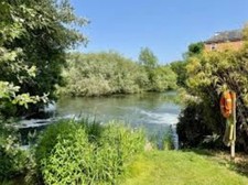WEEKLY RENTAL: UK Land Lake